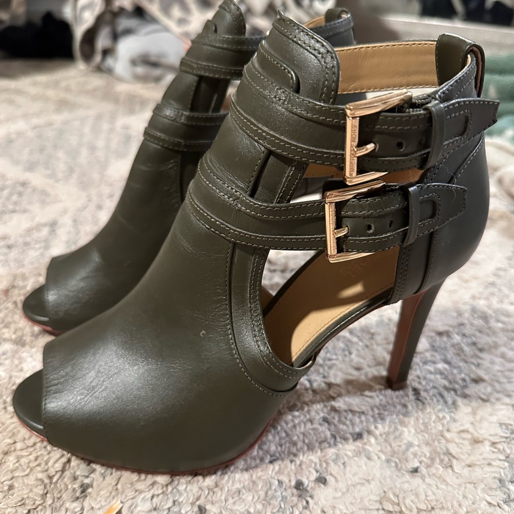 Micheal Kors heels